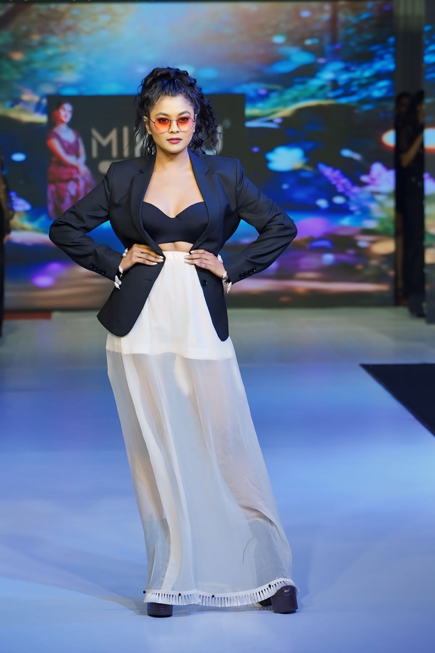 Black blazer and white pant BW003