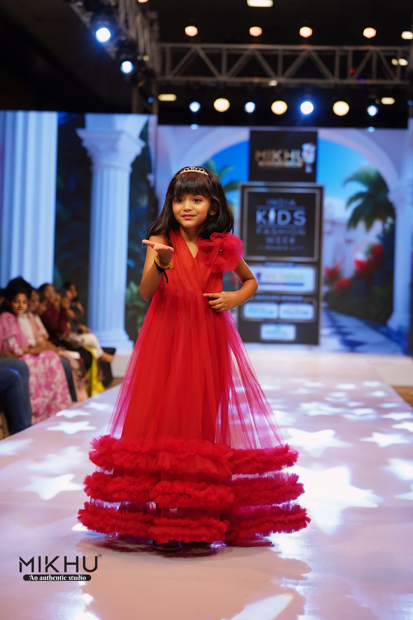 Red kids gown KW016