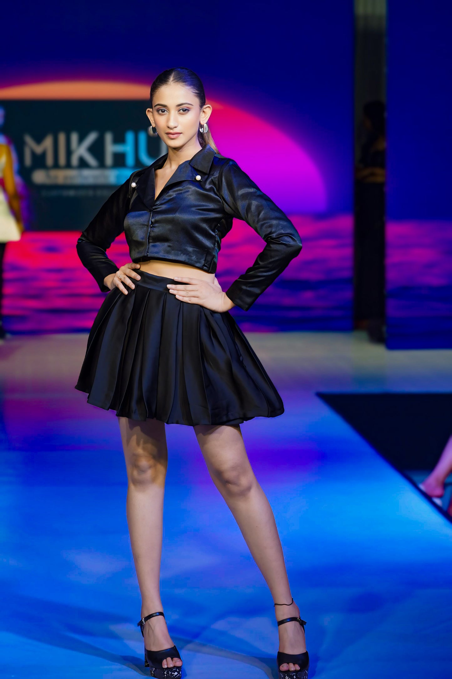 Black top & Balloon skirt BW005
