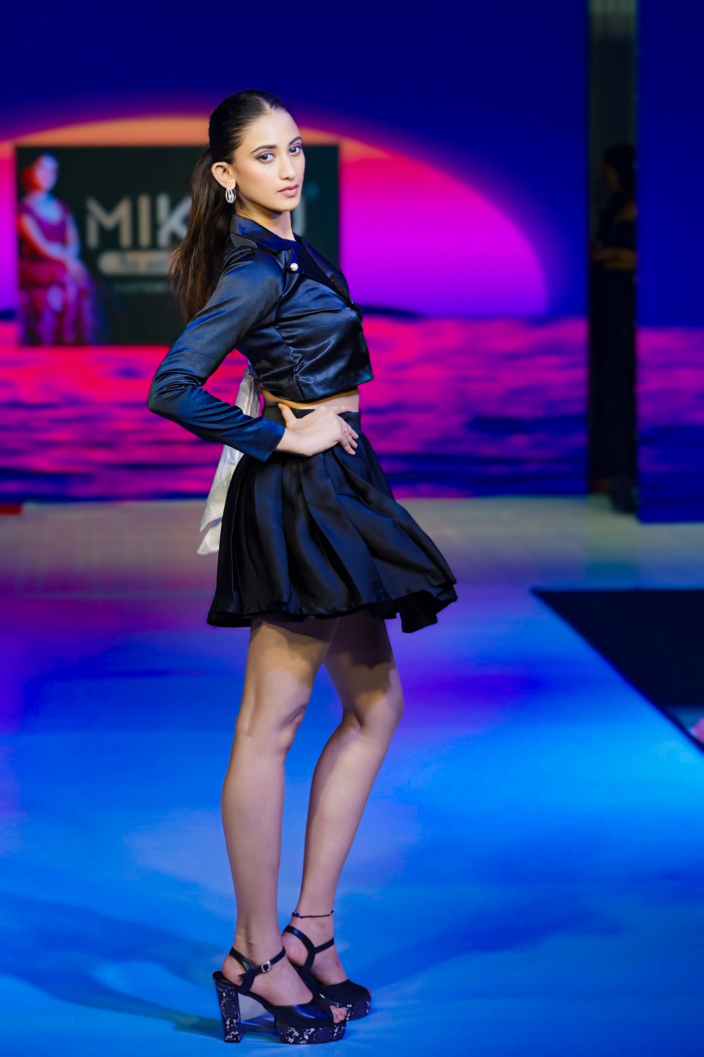 Black top & Balloon skirt BW005