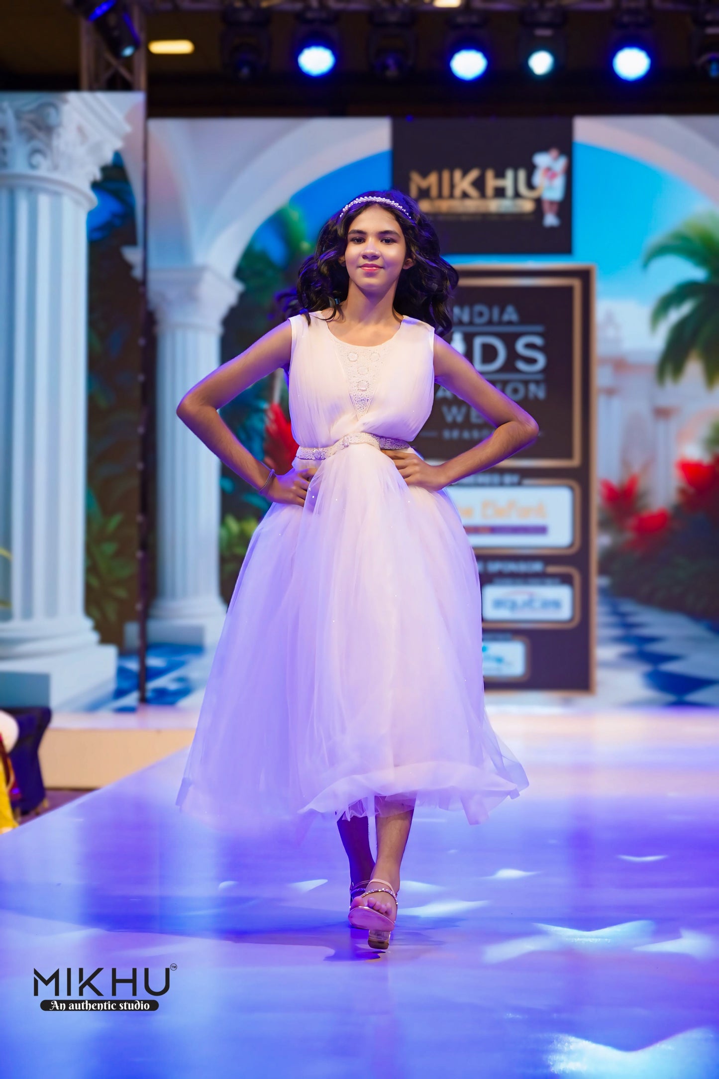 White swan gown KW009