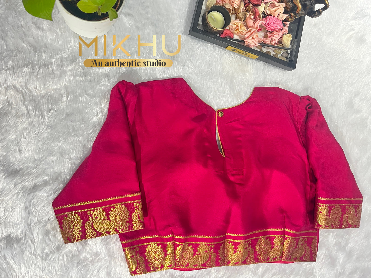 Elegant and simple high neck blouse
